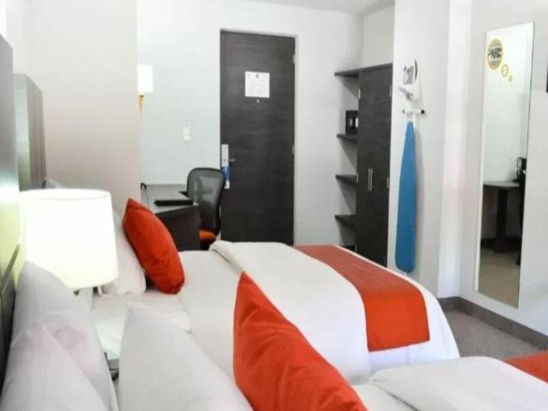 Hotel Bewow Queretaro Bagian luar foto
