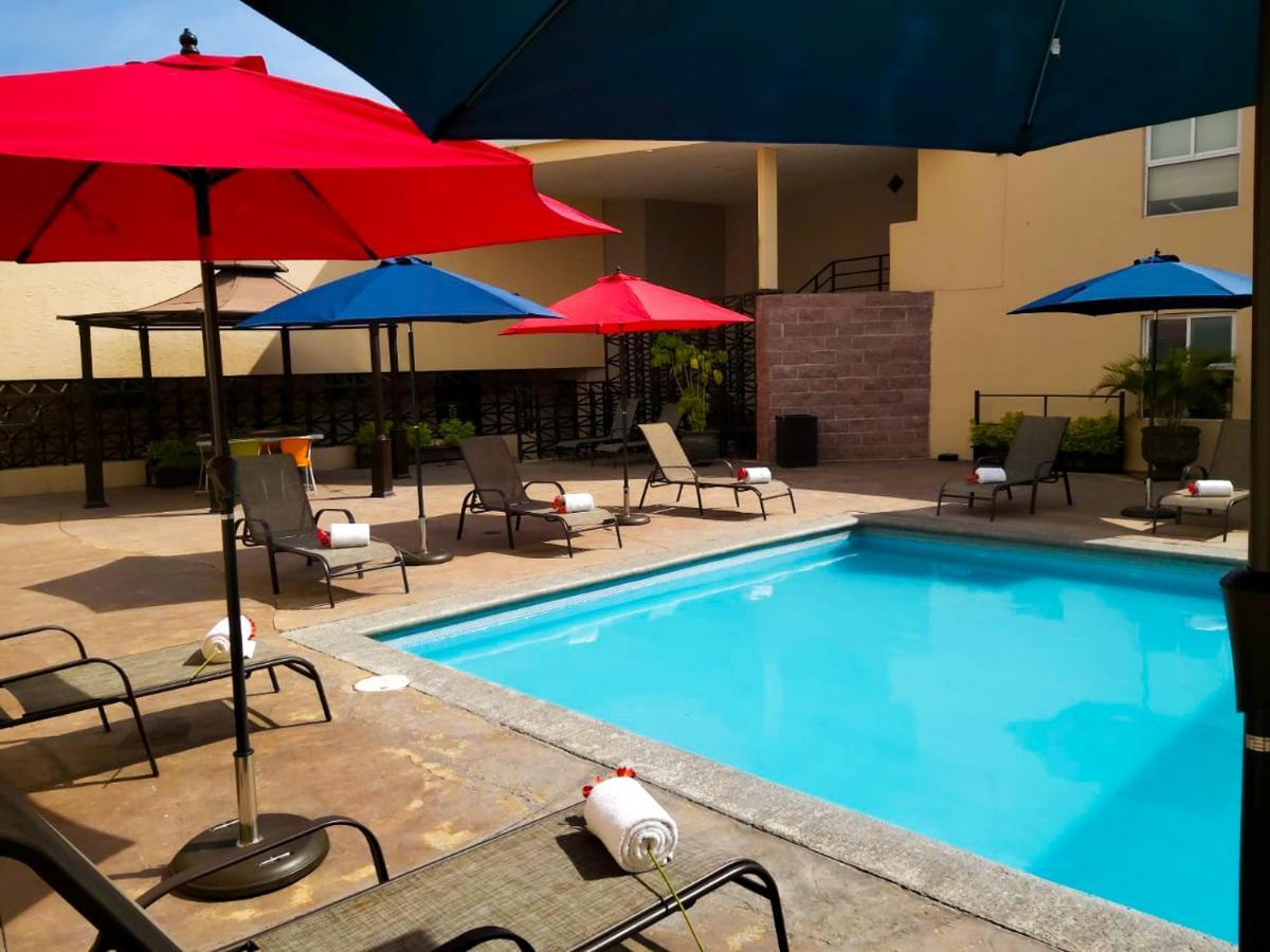 Hotel Bewow Queretaro Bagian luar foto