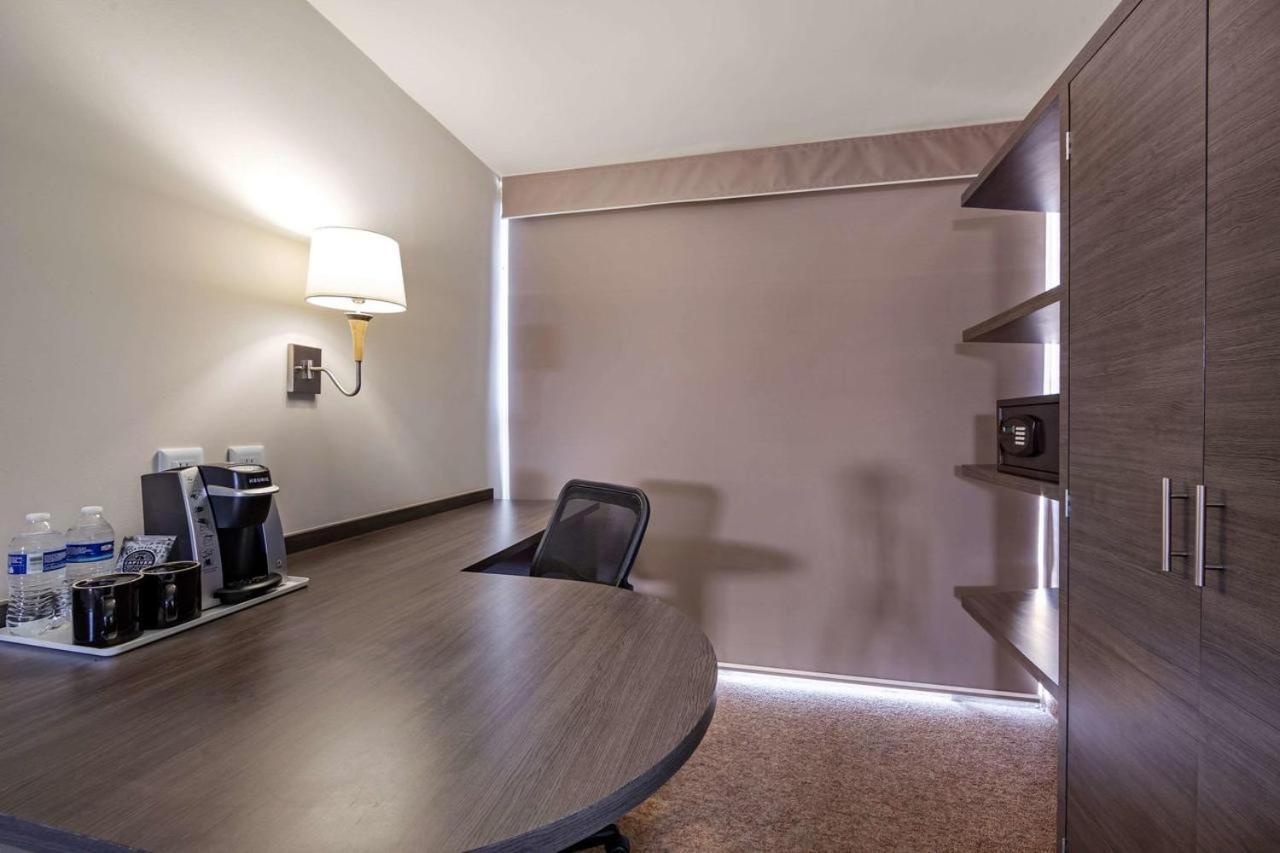 Hotel Bewow Queretaro Bagian luar foto