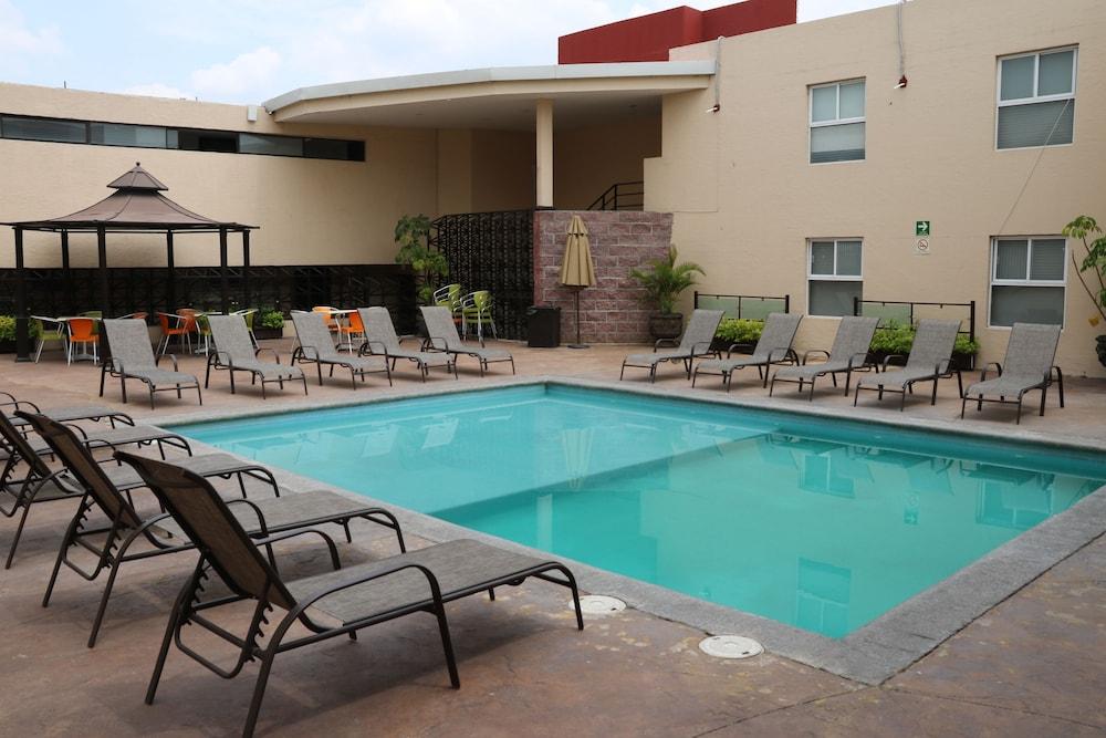 Hotel Bewow Queretaro Bagian luar foto