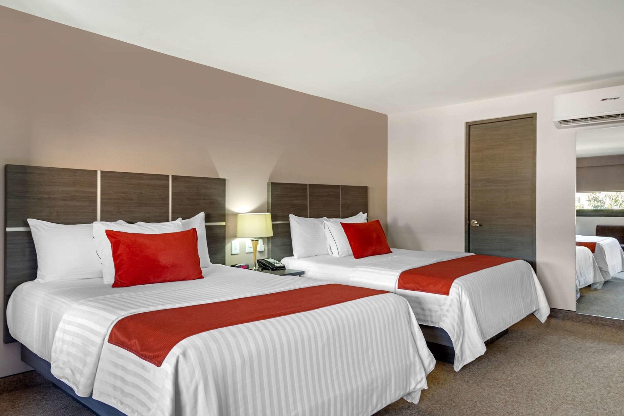 Hotel Bewow Queretaro Bagian luar foto