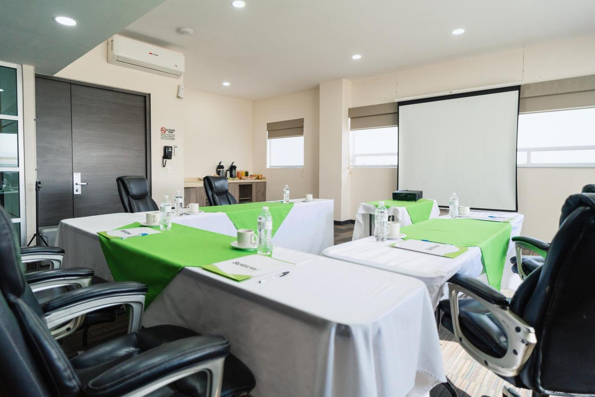 Hotel Bewow Queretaro Bagian luar foto