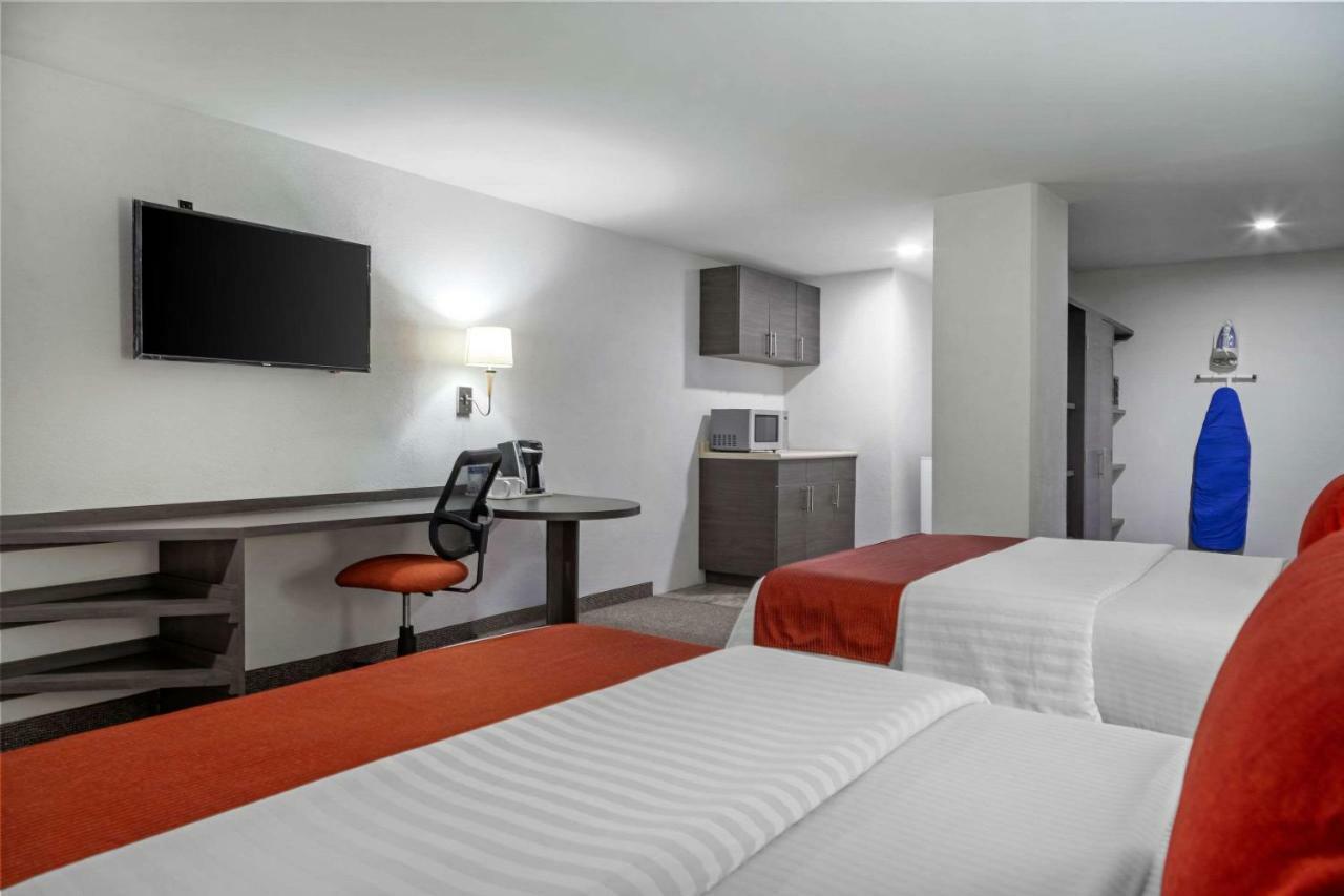 Hotel Bewow Queretaro Bagian luar foto