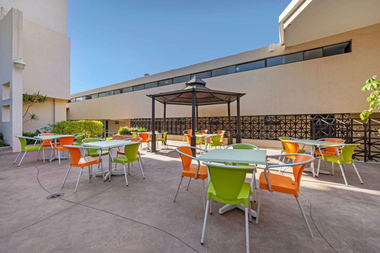 Hotel Bewow Queretaro Bagian luar foto